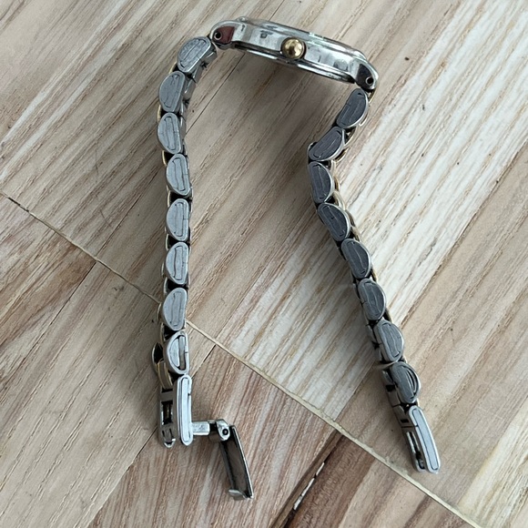 Seiko Ladies Watch Vintage Two Tone Bracelet Black Dial Gold  Tone Markers Hands - Picture 9 of 14